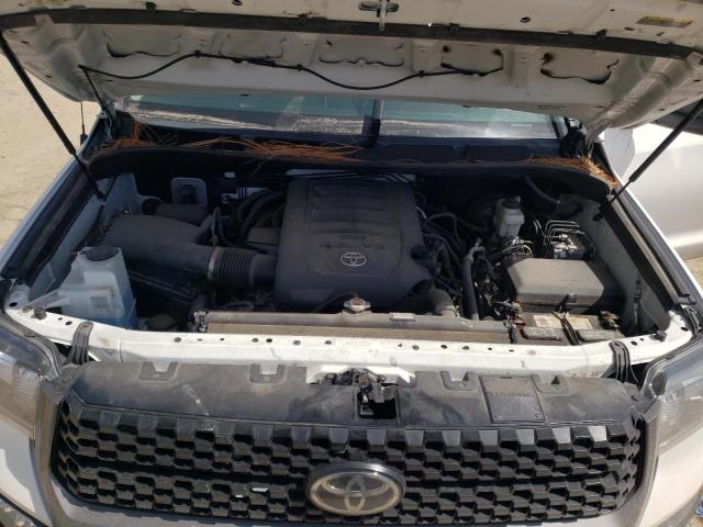 5TFUM5F14JX078003 - 2018 TOYOTA TUNDRA DOUBLE CAB SR/SR5 WHITE photo 11