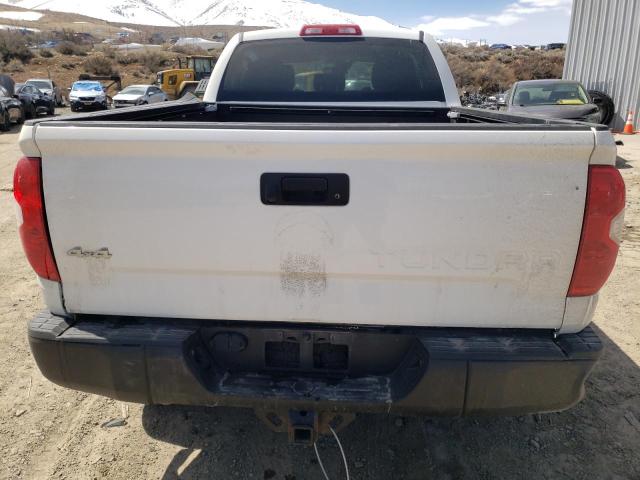 5TFUM5F14JX078003 - 2018 TOYOTA TUNDRA DOUBLE CAB SR/SR5 WHITE photo 6