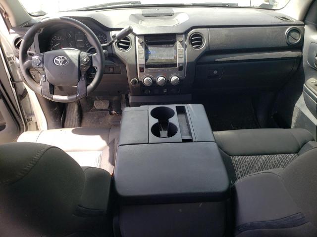5TFUM5F14JX078003 - 2018 TOYOTA TUNDRA DOUBLE CAB SR/SR5 WHITE photo 8