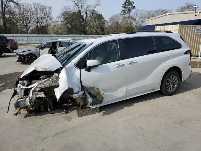 2022 TOYOTA SIENNA XLE, 