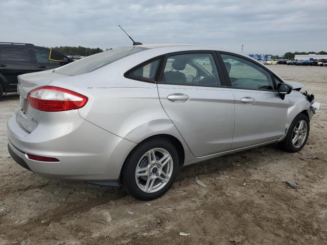 3FADP4BJXJM131824 - 2018 FORD FIESTA SE SILVER photo 3