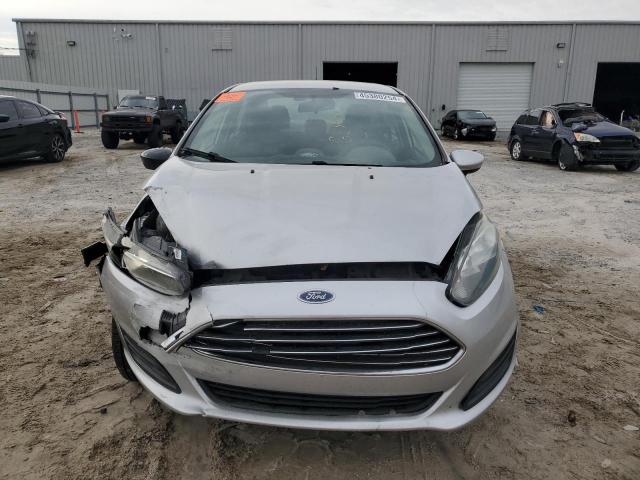 3FADP4BJXJM131824 - 2018 FORD FIESTA SE SILVER photo 5