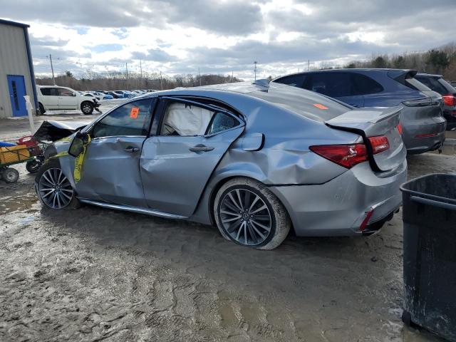19UUB2F7XJA000743 - 2018 ACURA TLX ADVANCE SILVER photo 2