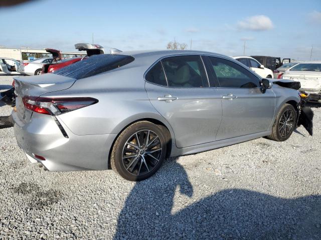 4T1G11AKXRU871572 - 2024 TOYOTA CAMRY SE NIGHT SHADE SILVER photo 3