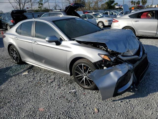 4T1G11AKXRU871572 - 2024 TOYOTA CAMRY SE NIGHT SHADE SILVER photo 4