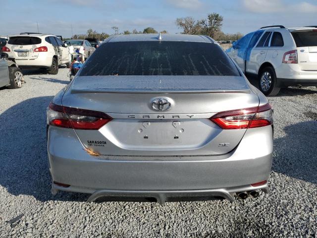 4T1G11AKXRU871572 - 2024 TOYOTA CAMRY SE NIGHT SHADE SILVER photo 6