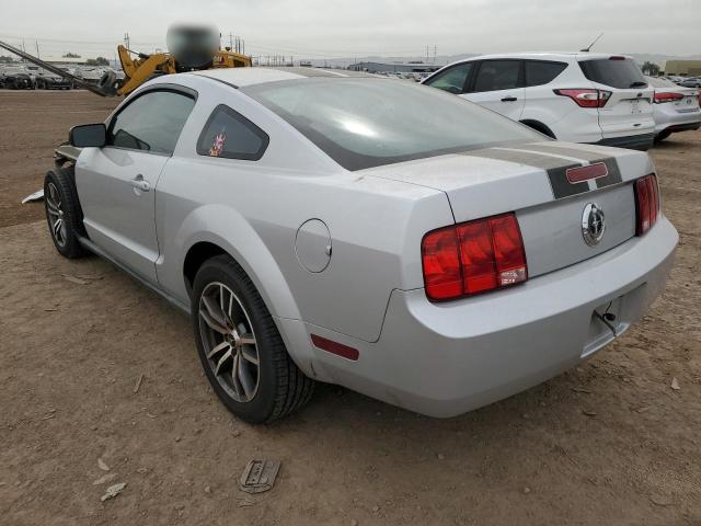 1ZVFT80N575337303 - 2007 FORD MUSTANG SILVER photo 2