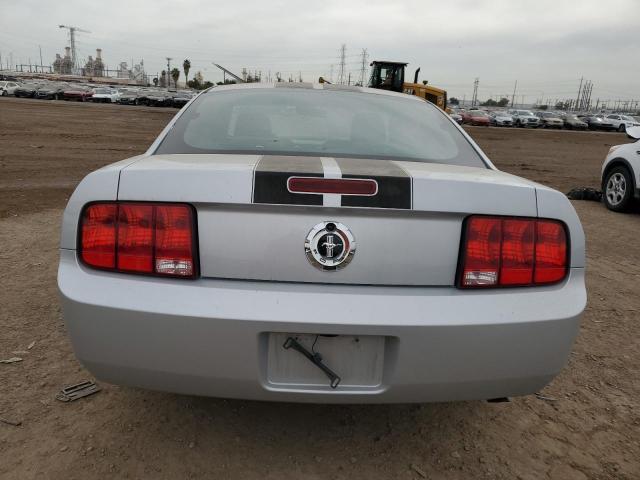 1ZVFT80N575337303 - 2007 FORD MUSTANG SILVER photo 6