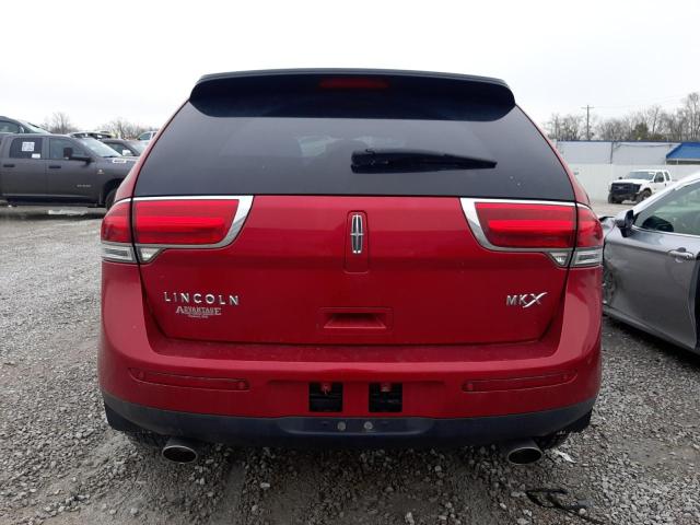 2LMDJ6JKXCBL12167 - 2012 LINCOLN MKS RED photo 6