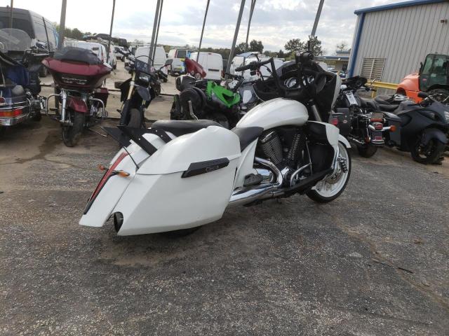 5VPTW36N1C3004529 - 2012 VICTORY MOTORCYCLES CROSS COUN TOUR WHITE photo 4