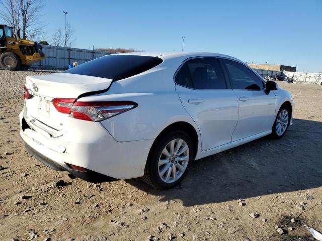 4T1B11HK8JU087668 - 2018 TOYOTA CAMRY L WHITE photo 3