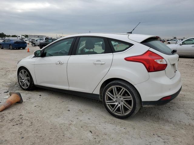 1FAHP3N28CL320427 - 2012 FORD FOCUS TITANIUM WHITE photo 2