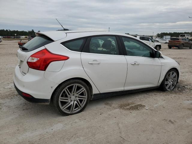 1FAHP3N28CL320427 - 2012 FORD FOCUS TITANIUM WHITE photo 3