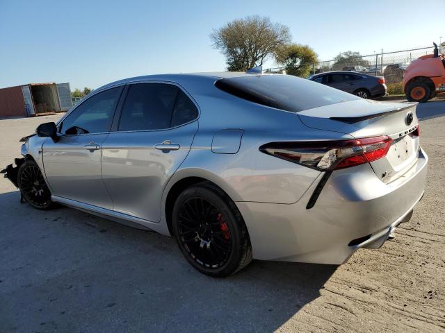 4T1G11AK3PU821299 - 2023 TOYOTA CAMRY SE NIGHT SHADE SILVER photo 2