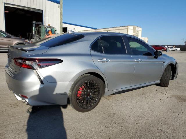 4T1G11AK3PU821299 - 2023 TOYOTA CAMRY SE NIGHT SHADE SILVER photo 3