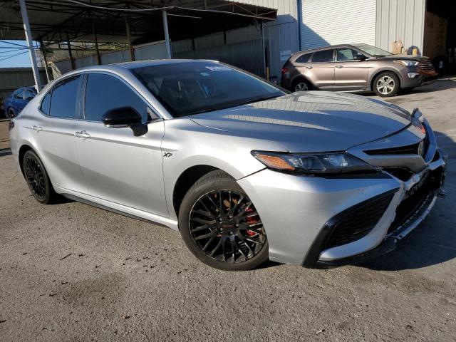 4T1G11AK3PU821299 - 2023 TOYOTA CAMRY SE NIGHT SHADE SILVER photo 4