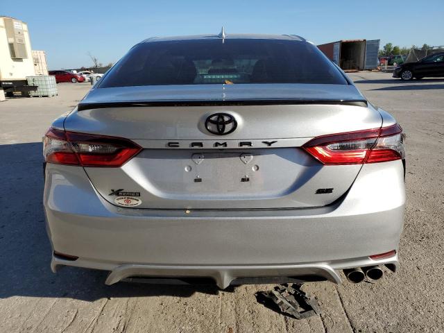 4T1G11AK3PU821299 - 2023 TOYOTA CAMRY SE NIGHT SHADE SILVER photo 6