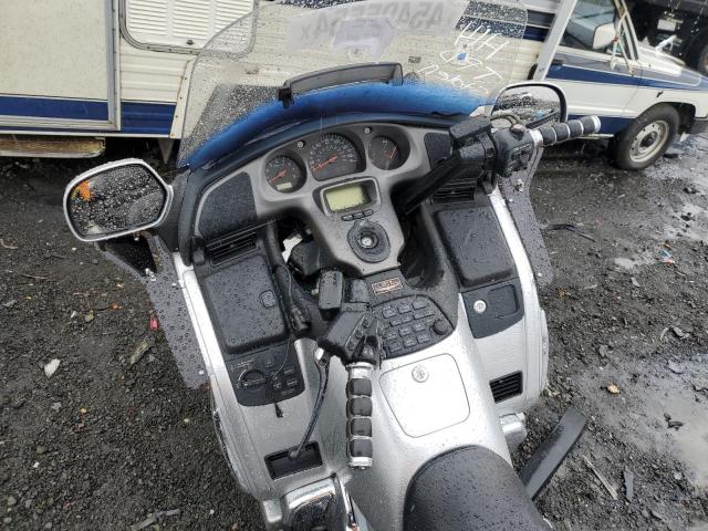 1HFSC47005A404257 - 2005 HONDA GL1800 SILVER photo 8