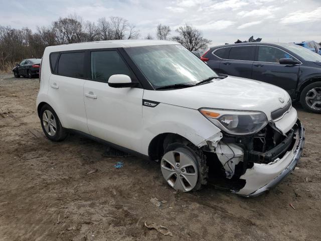 KNDJN2A20G7840699 - 2016 KIA SOUL WHITE photo 4