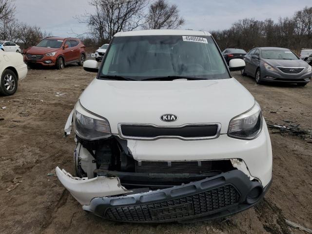 KNDJN2A20G7840699 - 2016 KIA SOUL WHITE photo 5