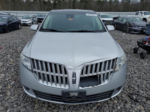 2LMHJ5ATXCBL54942 - 2012 LINCOLN MKT SILVER photo 5