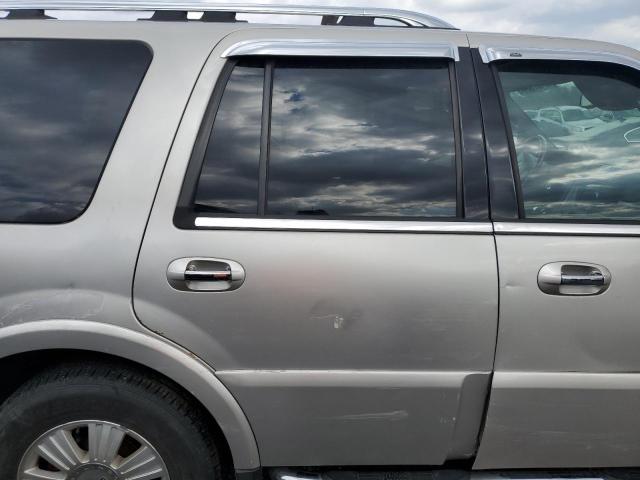 5LMFU28506LJ23209 - 2006 LINCOLN NAVIGATOR SILVER photo 10