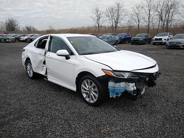 4T1C11AK5RU212202 - 2024 TOYOTA CAMRY LE WHITE photo 2