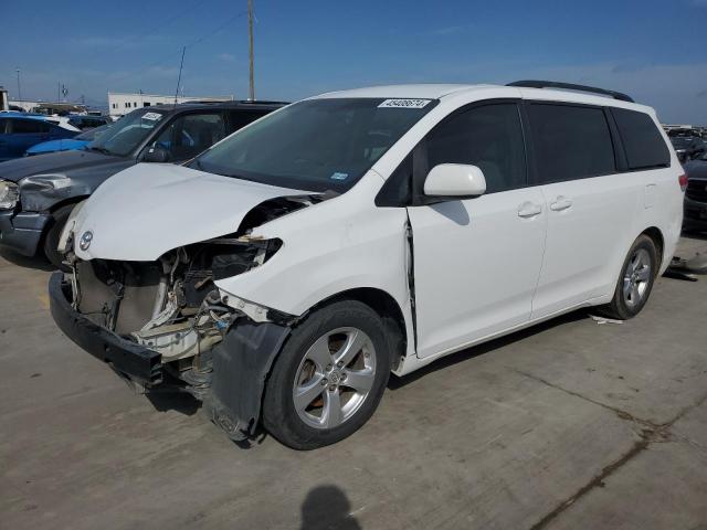 5TDKK3DC1DS368229 - 2013 TOYOTA SIENNA LE WHITE photo 1