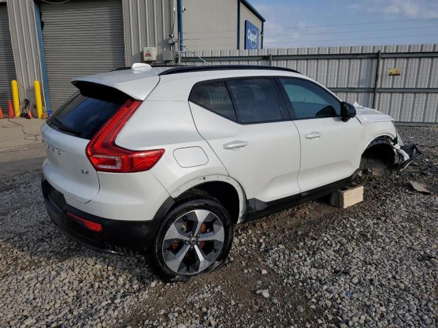 YV4K92HM8P2056166 - 2023 VOLVO XC40 ULTIMATE WHITE photo 3