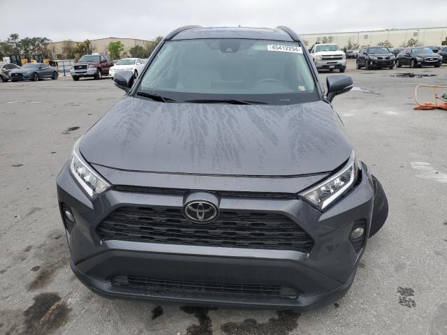 2T3C1RFV8MC115935 - 2021 TOYOTA RAV4 XLE PREMIUM GRAY photo 5