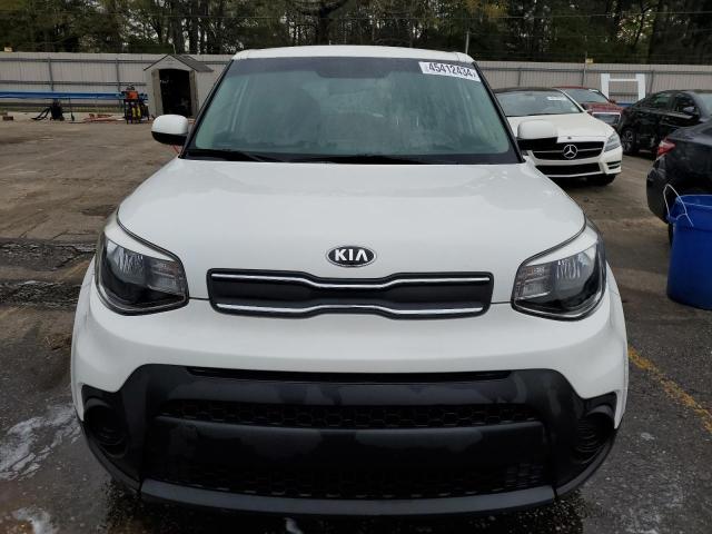 KNDJN2A2XJ7538859 - 2018 KIA SOUL WHITE photo 5