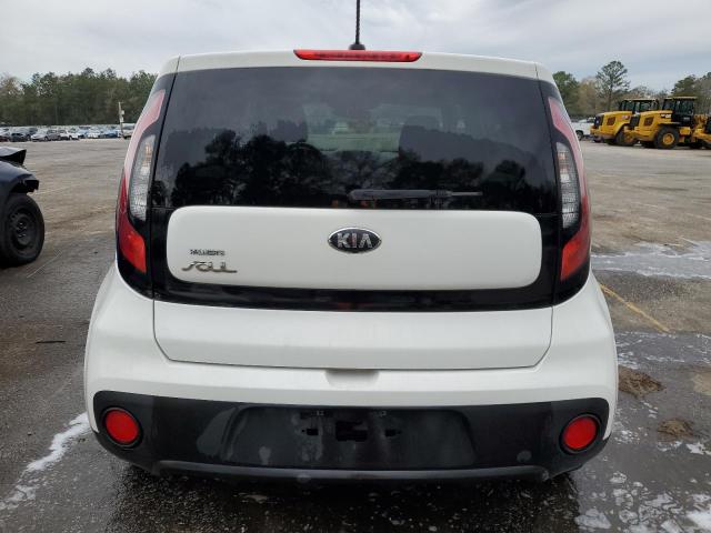 KNDJN2A2XJ7538859 - 2018 KIA SOUL WHITE photo 6