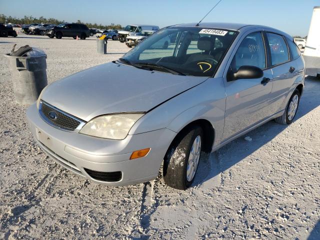 1FAFP37N76W177245 - 2006 FORD FOCUS ZX5 SILVER photo 1