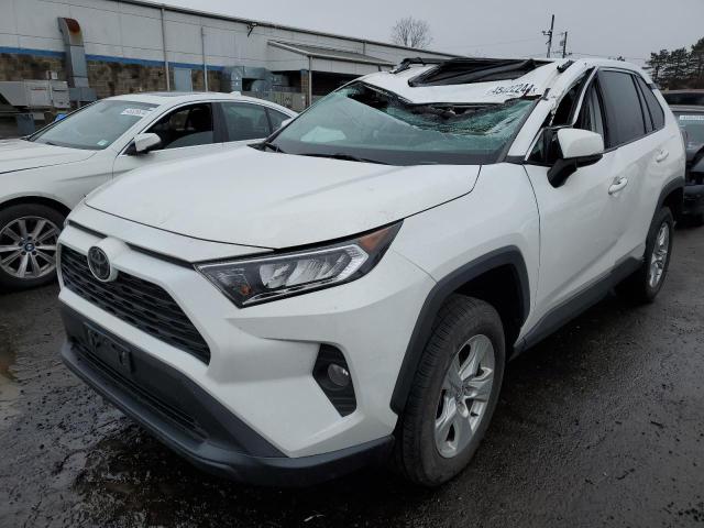 2T3P1RFV7LW114774 - 2020 TOYOTA RAV4 XLE WHITE photo 1