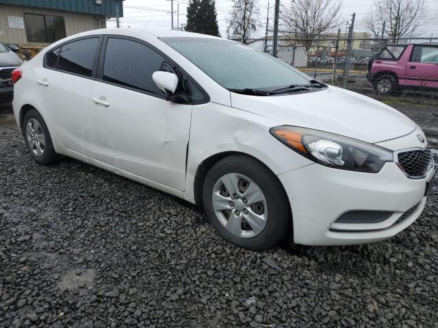 KNAFK4A69G5544196 - 2016 KIA FORTE LX WHITE photo 4