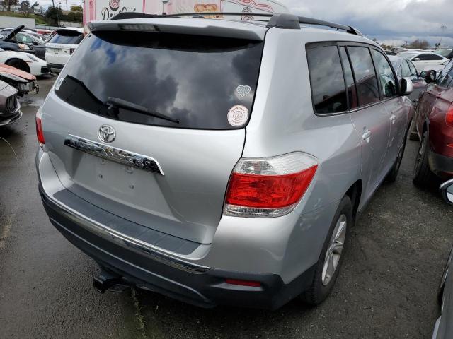 5TDZK3EH6BS041086 - 2011 TOYOTA HIGHLANDER BASE SILVER photo 3