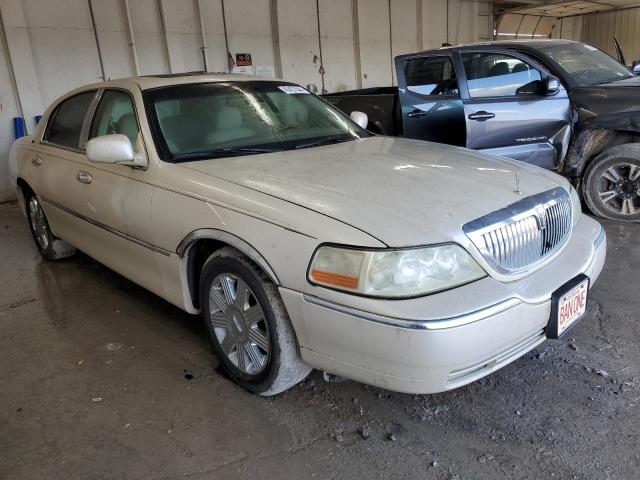 1LNHM83W63Y643332 - 2003 LINCOLN TOWN CARTIER CREAM photo 4