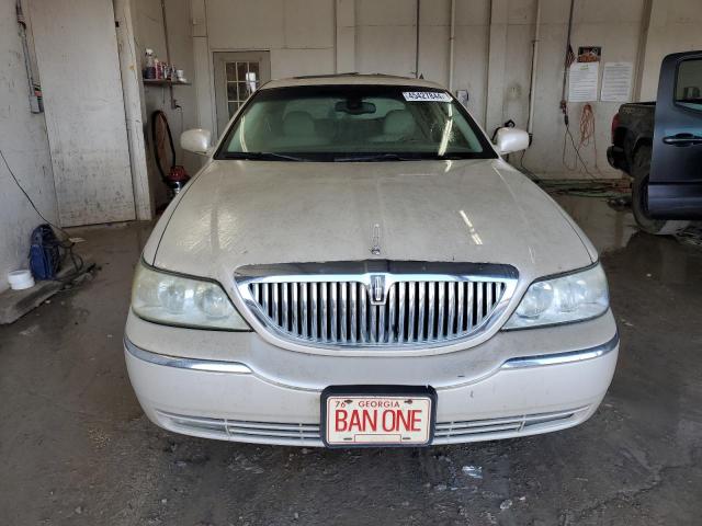 1LNHM83W63Y643332 - 2003 LINCOLN TOWN CARTIER CREAM photo 5