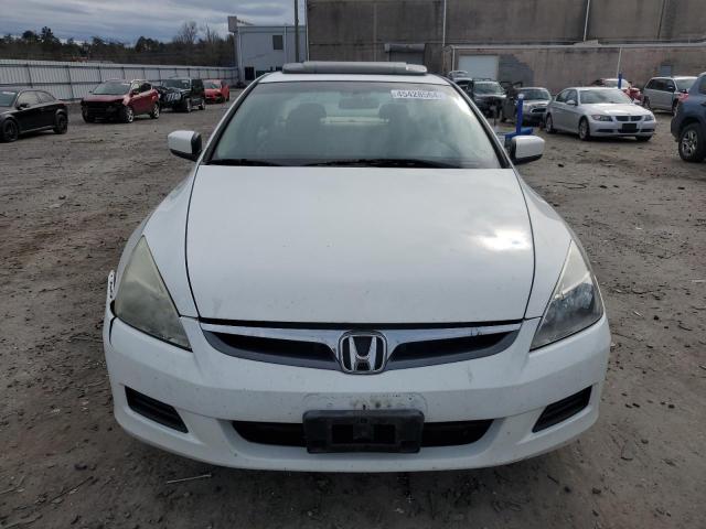 1HGCM56767A039832 - 2007 HONDA ACCORD EX WHITE photo 5