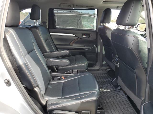 5TDJKRFH9ES049749 - 2014 TOYOTA HIGHLANDER XLE 银色 照片 10