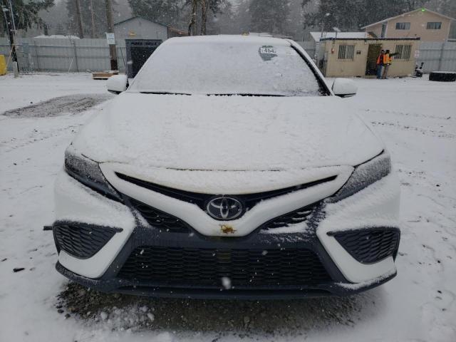 4T1G11AK4PU720921 - 2023 TOYOTA CAMRY SE NIGHT SHADE WHITE photo 5