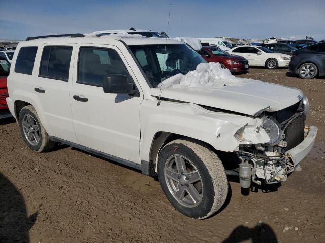 1J8FF48W98D541196 - 2008 JEEP PATRIOT LIMITED WHITE photo 4