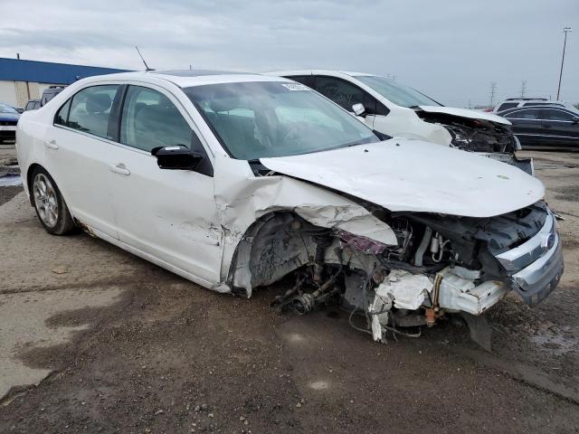 3FAHP0HAXBR172573 - 2011 FORD FUSION SE WHITE photo 4