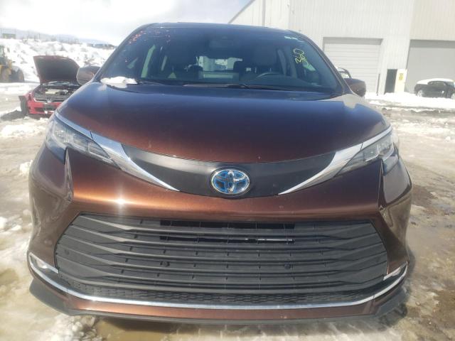 5TDYSKFC9MS004769 - 2021 TOYOTA SIENNA XLE BROWN photo 5