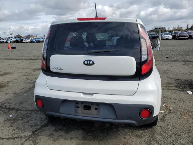 KNDJN2A20H7460022 - 2017 KIA SOUL WHITE photo 6