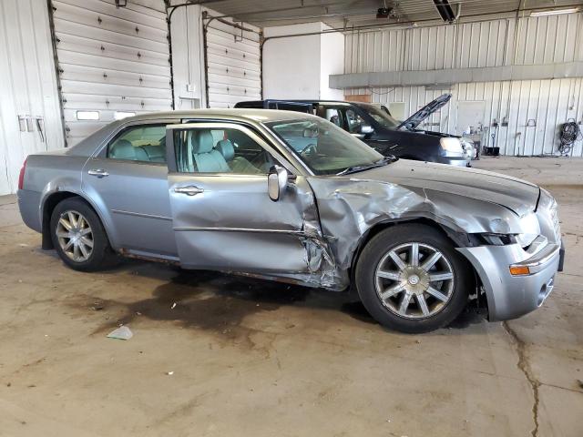 2C3KA63H57H684063 - 2007 CHRYSLER 300C GRAY photo 4