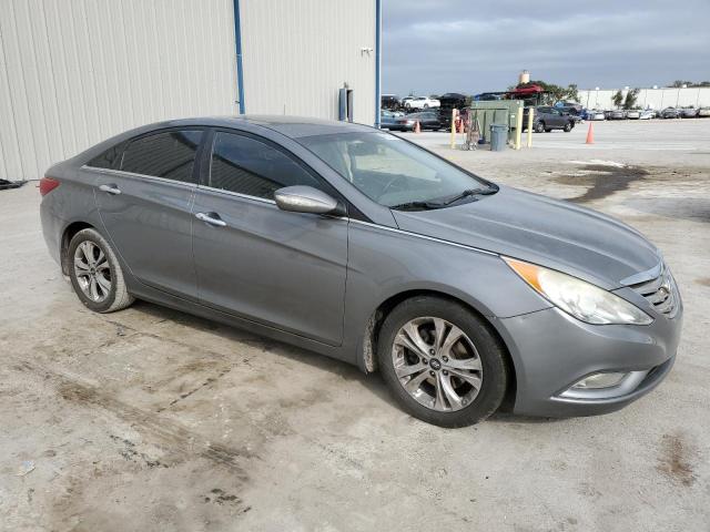 5NPEC4AC8DH626823 - 2013 HYUNDAI SONATA SE GRAY photo 4