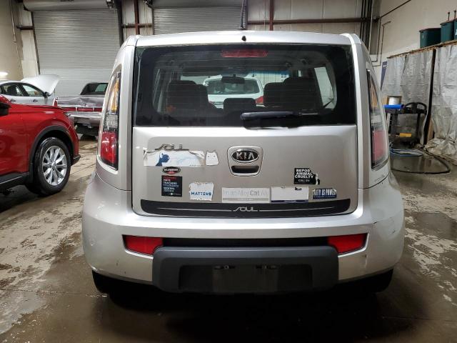 KNDJT2A11B7308867 - 2011 KIA SOUL SILVER photo 6