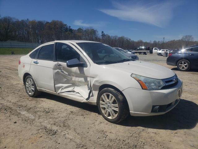 1FAHP3HNXBW132561 - 2011 FORD FOCUS SEL WHITE photo 4