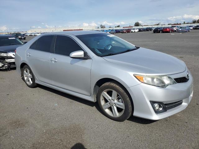 4T1BF1FK8DU255253 - 2013 TOYOTA CAMRY L SILVER photo 4